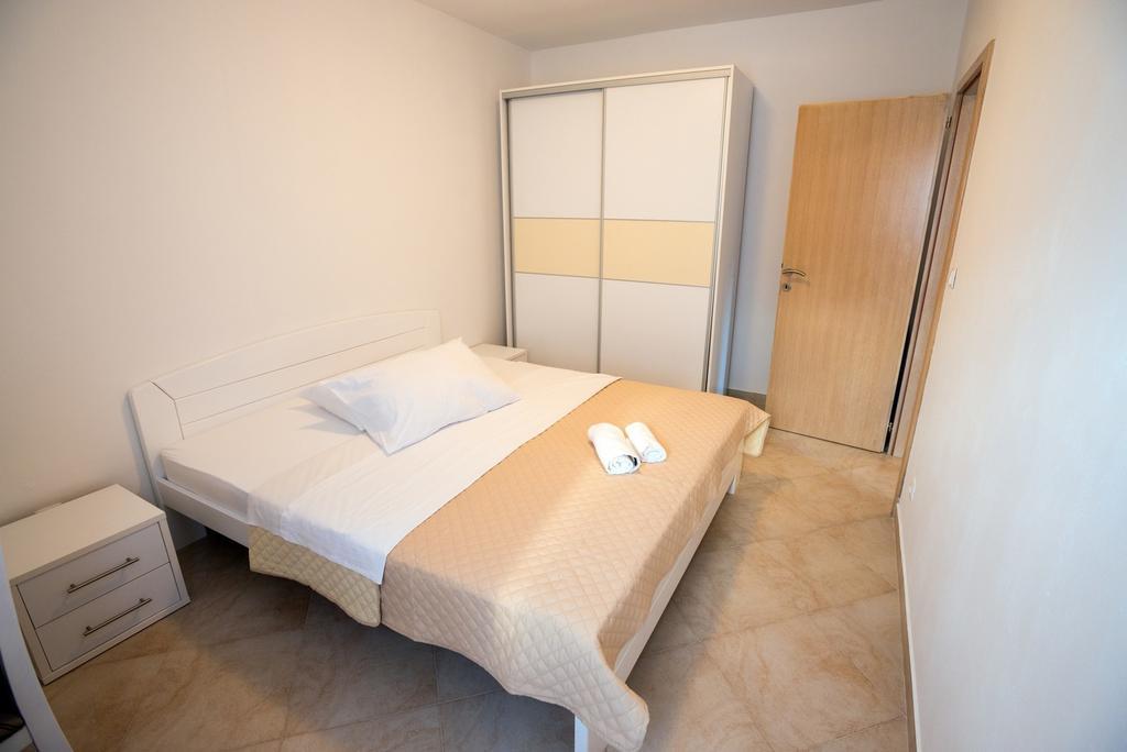 Rujno Apartments Starigrad Paklenica Habitación foto