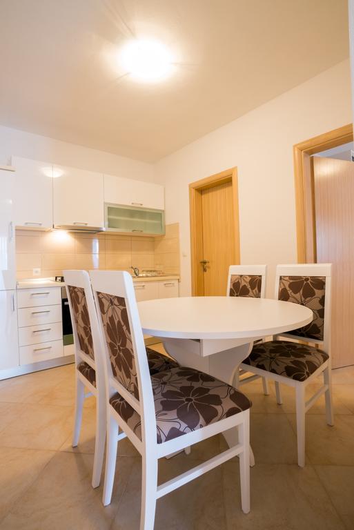 Rujno Apartments Starigrad Paklenica Habitación foto