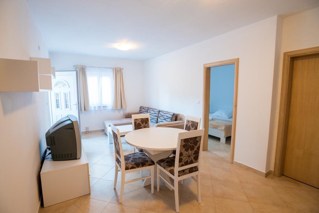 Rujno Apartments Starigrad Paklenica Habitación foto