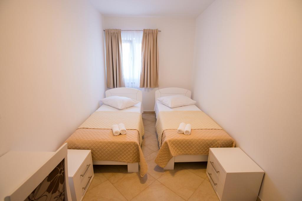 Rujno Apartments Starigrad Paklenica Exterior foto